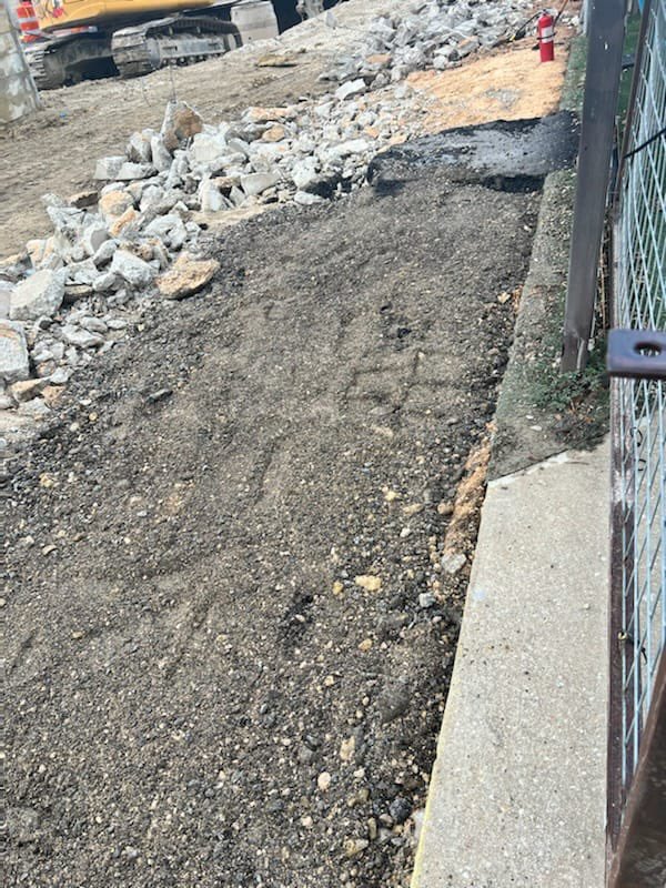 In today’s rendition of “How can this shit get any worse?” There is now ZERO walkway or accessibility to El Buho and the rest of that block, rendering it almost totally impossible for customers to reach these businesses. 1/2