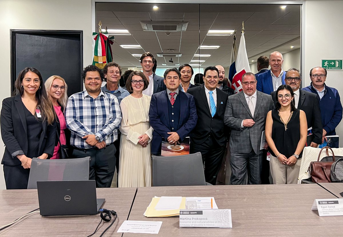 av3aerovisual's tweet photo. 🇲🇽@av3aerovisual y 🇸🇰 #Overhead4D en el encuentro #B2B de la primera Misión Comercial de #Eslovaquia en #México. @SE_mx @SlovakiaMFA 
https://t.co/S0QbZkbIBP
#comerciointernacional #SARIO #inversión #comercio  #diplomacia #businessmindset #servicioscondrones https://t.co/8wlaEbCTFK
