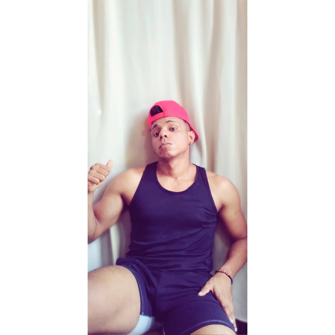 Si te presto mi novio que te gustar&iacute;a hacer con el 🥵🥵🤤🥴 https://t.co/FJDJsWm4BK<a href="/tag/nuevafotodeperfil"class="tags"><span>#nuevafotodeperfil</span></a>