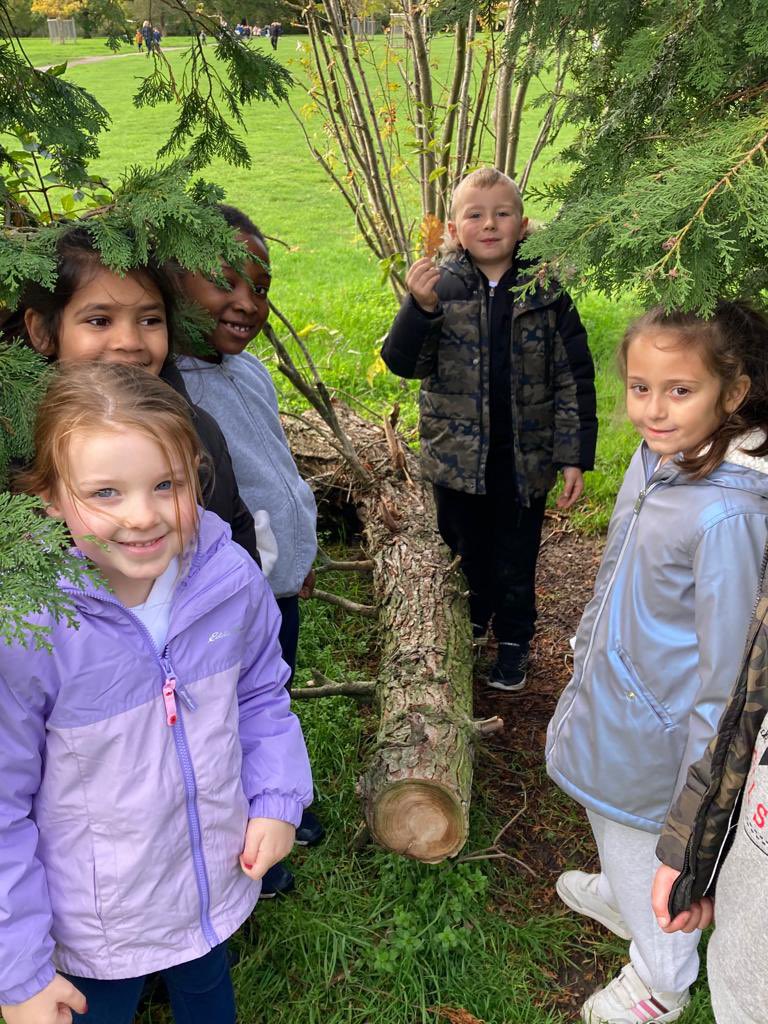 Year 2 went off on an Autumn walk in the park this afternoon. Next week they will be using this experience as a focus for some writing.