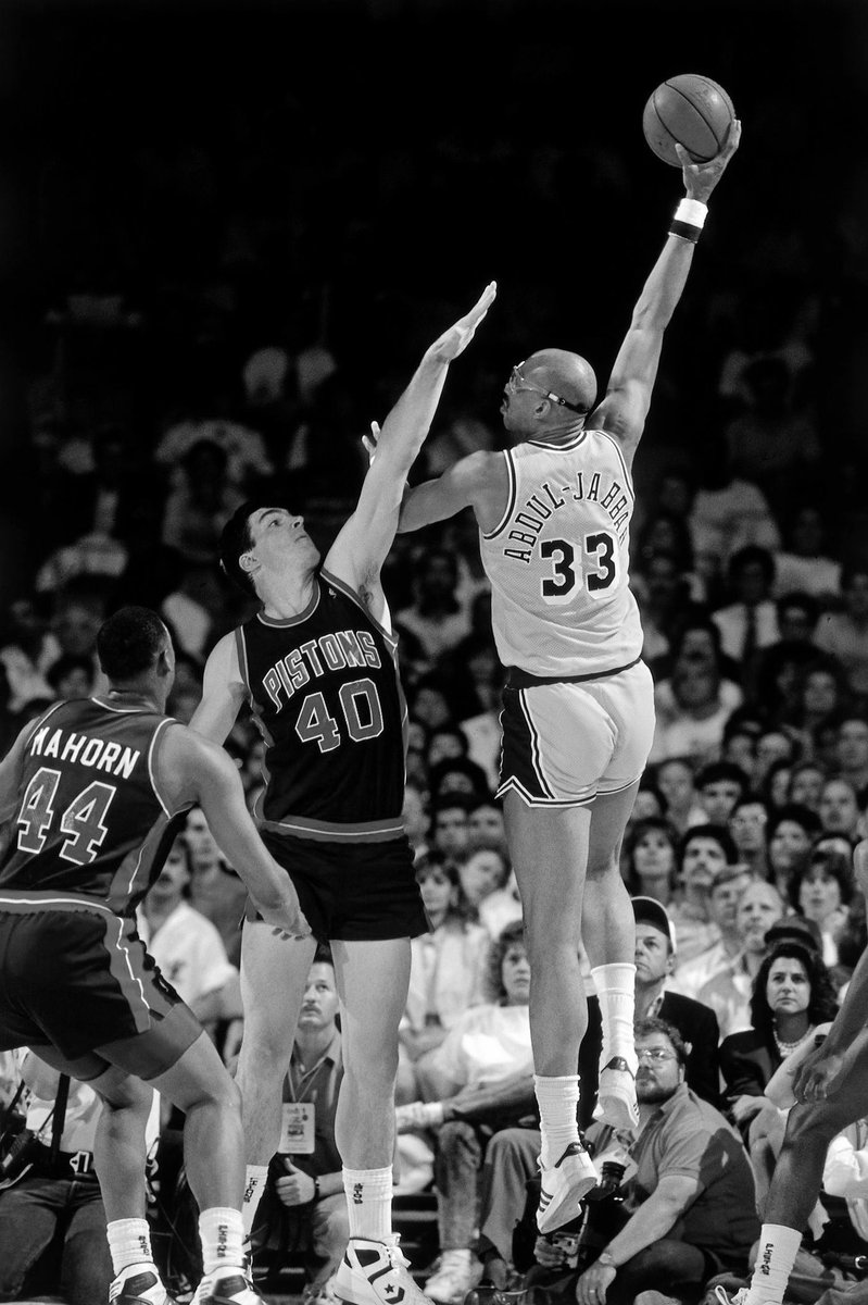 WeQuoteWeekly's tweet image. “One man can be a crucial ingredient on a team, but one man cannot make a team.” - Kareem Abdul-Jabbar