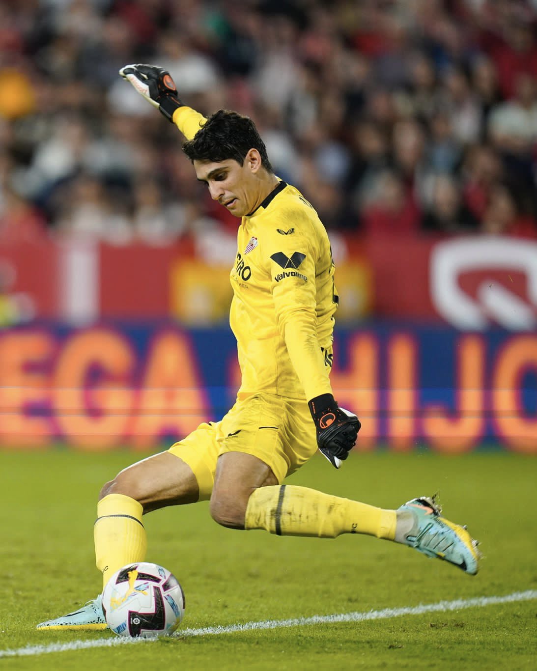 Sevilla FC vs Real Sociedad San Sebastian / Twitter
