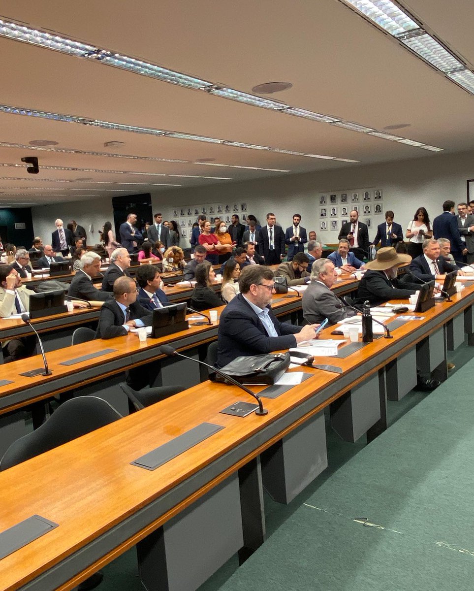 CMADSUSTENTAVEL's tweet photo. Na reunião deliberativa de hoje (09) da CMADS, tivemos as aprovações 4 requerimentos e dos projetos 1800/2021 e 4853/2020 ☑️ 

Saiba mais: https://t.co/AgxKAvoKvn https://t.co/sTFQsZHItg