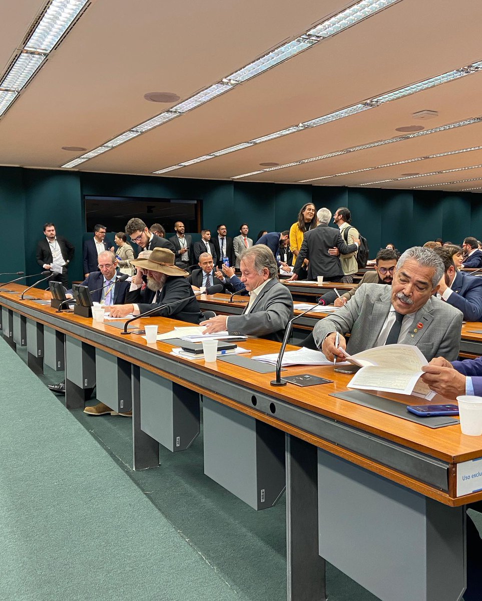 CMADSUSTENTAVEL's tweet photo. Na reunião deliberativa de hoje (09) da CMADS, tivemos as aprovações 4 requerimentos e dos projetos 1800/2021 e 4853/2020 ☑️ 

Saiba mais: https://t.co/AgxKAvoKvn https://t.co/sTFQsZHItg