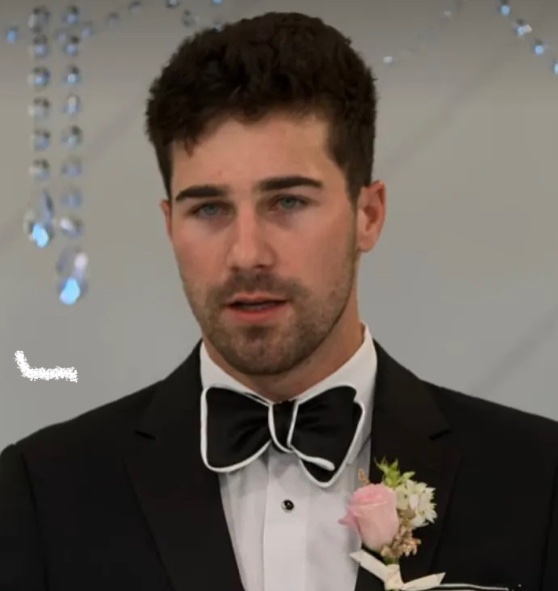 Jenn_Stones's tweet photo. Zanab also would have been right to say no at the alter just based on his stupid bow tie alone:
#LoveIsBlind https://t.co/rfsxLpHFYp