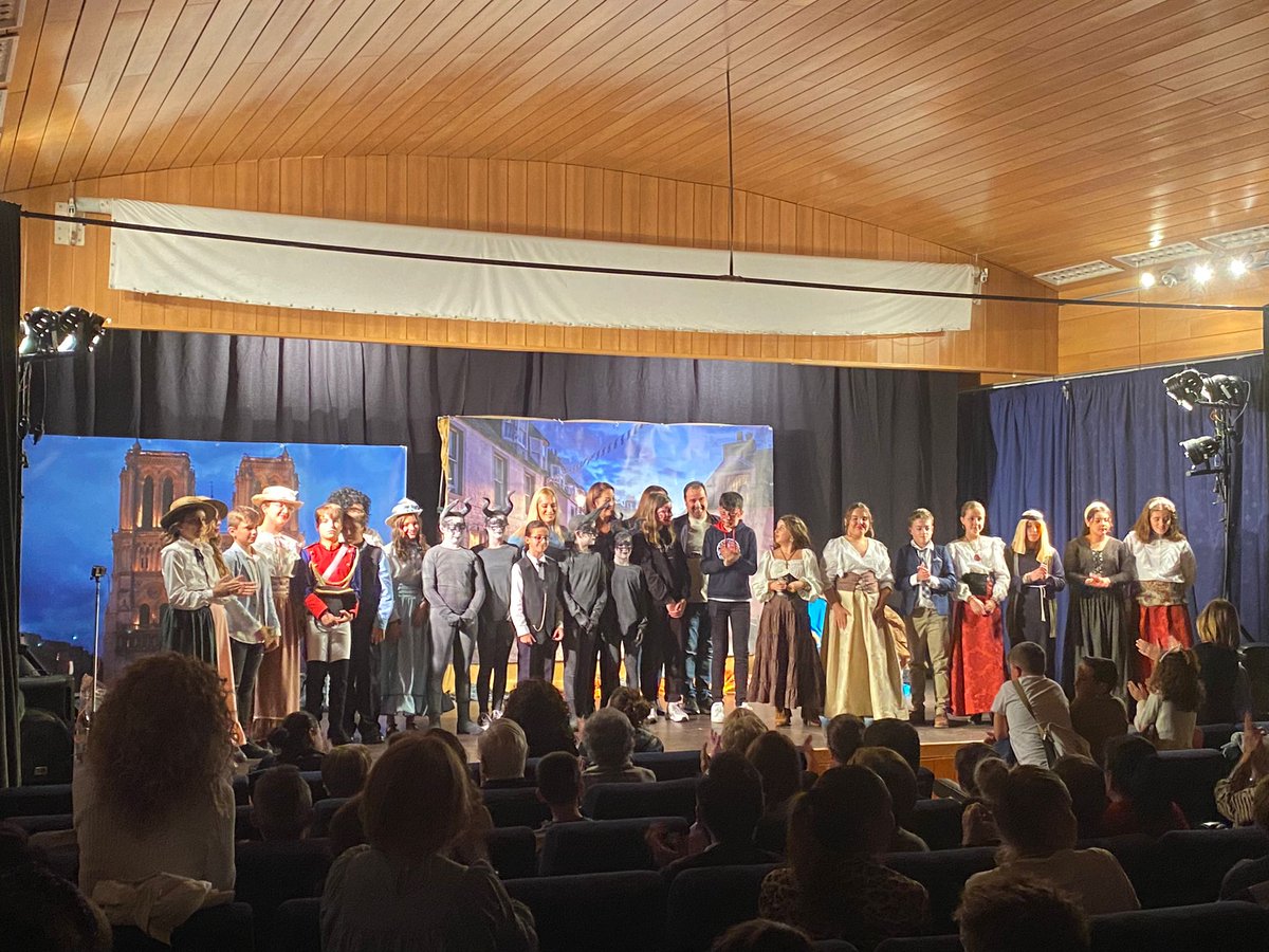 Magnífica representación del alumnado de 6º del CEIP ALFAR en la Casa de la Cultura de La Rambla, donde han sabido transmitir ilusiones, risas y emociones,  compartiendo junto a sus familias, compañeros, maestros y resto de espectadores una tarde para recordar. Todo un éxito!