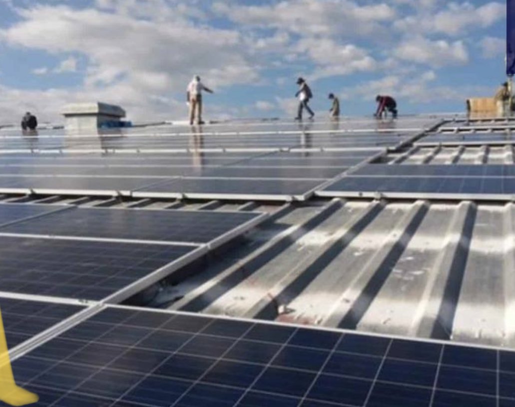 Signo les resolucions d’autorització administrativa de 4 sostres fotovoltaics de entre 500 KW i 1,5 MW. A terra serien més de 5 Ha ( 5 camps de futbol). Energia renovable, competitiva,  de km zero i sense ocupació de territori