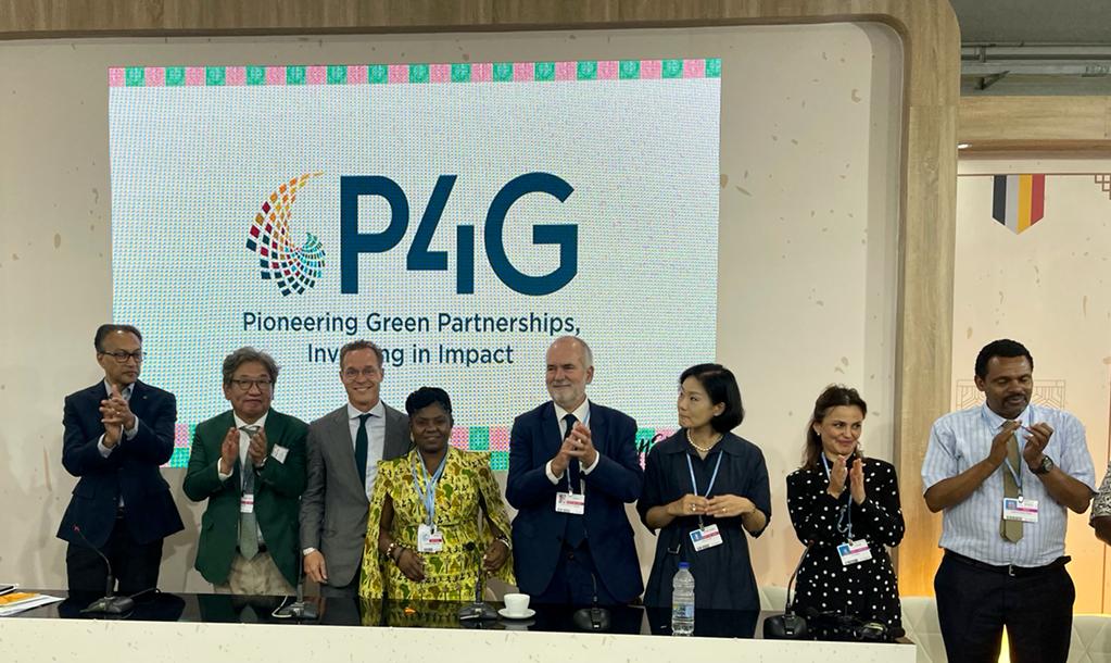 🇰🇷, 🇳🇱 y 🇩🇰 son países que sostienen la coherencia entre crecimiento verde y la reducción en su impacto ambiental.

Dialogamos con estos países sobre la importancia de mantener un justo balance entre nuevas tecnologías y saberes ancestrales.

#COP27
#ColombiaEsCOP27 🇨🇴.