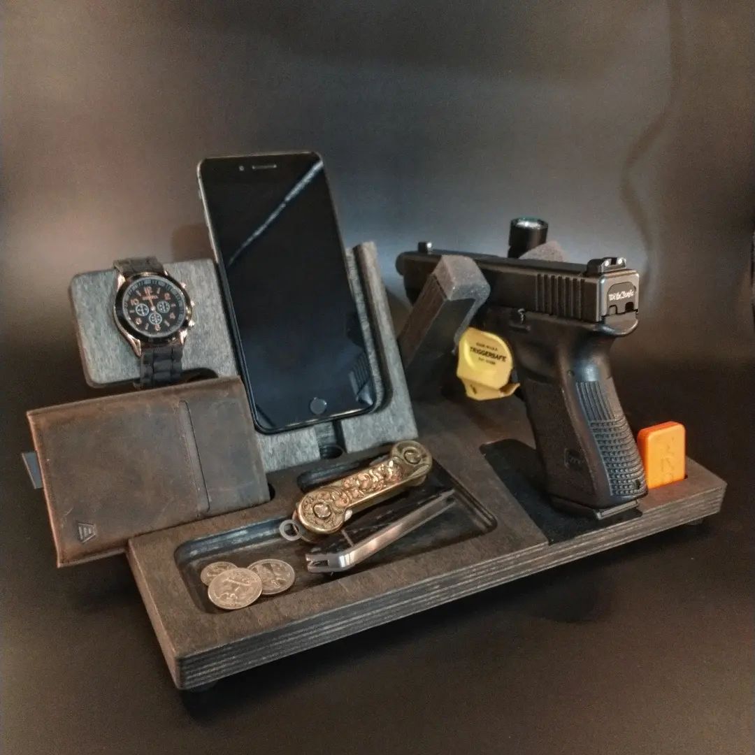 ClearwaterStag's tweet photo. EDC valet Extended Edition. 
Don't miss our biggest sale ever! 
20% off use code RUSH
https://t.co/vGNlfJbtfv
.
.
@The_KEYBAR 
@dryfiremag 
@TriggerSafe_LLC
.
.
.
.
#edcvalet #edc #everydaycarry #edcpocketdump #americanmade #madeintheusa #2a #giftideas #dumptray #edctray https://t.co/IyahQMtVbB