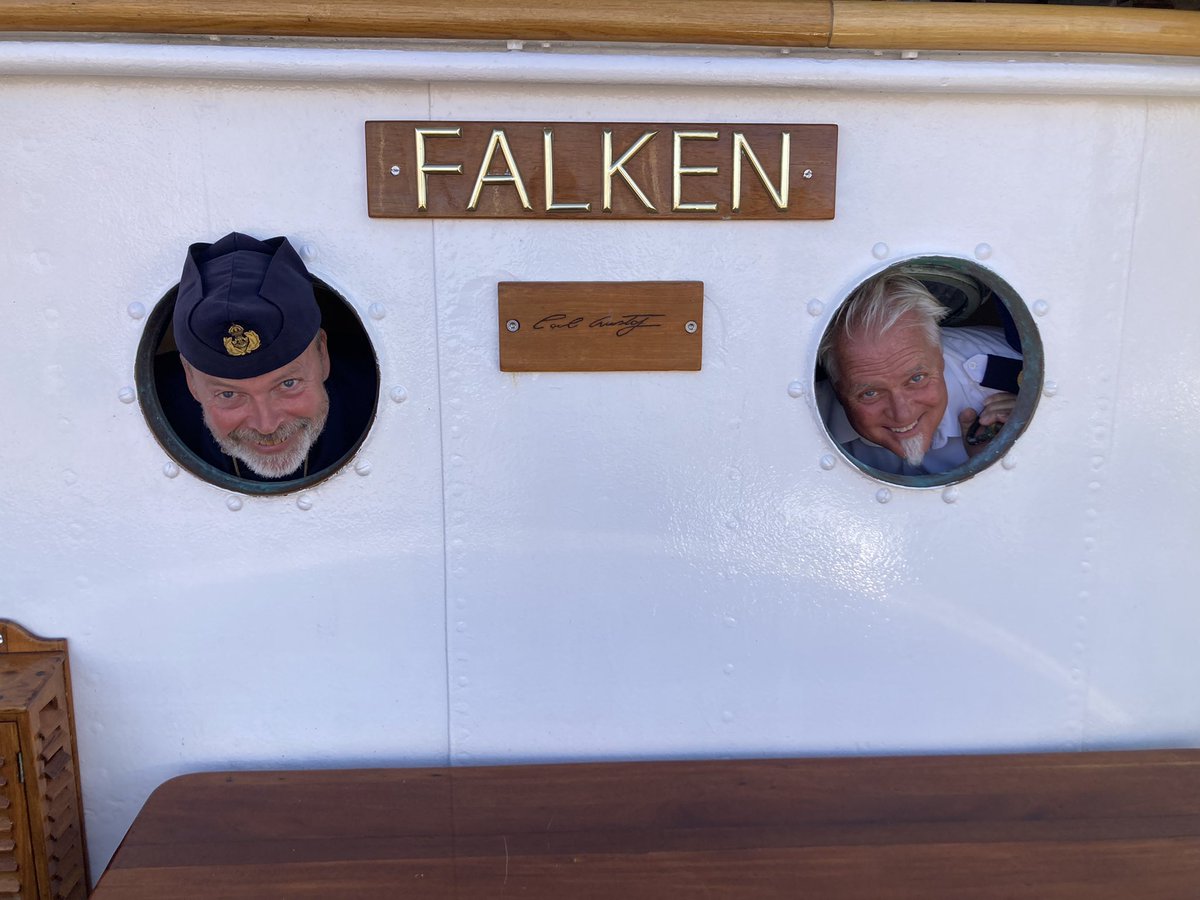 PeterJeppsson's tweet photo. Dagen fylld med uppgifter som löstes ombord Falken. Delgivande av kadetters omdömen, intyg delades ut &amp; en avslutningslunch som våra kockar ordnat. FC Thomas Falk &amp; 1.Skeppare Robert Lange ser snart slutet på tiden ombord &amp; yrkeslivet tillsammans efter över 40-år. Respekt #föpol https://t.co/0fMYO21PxY