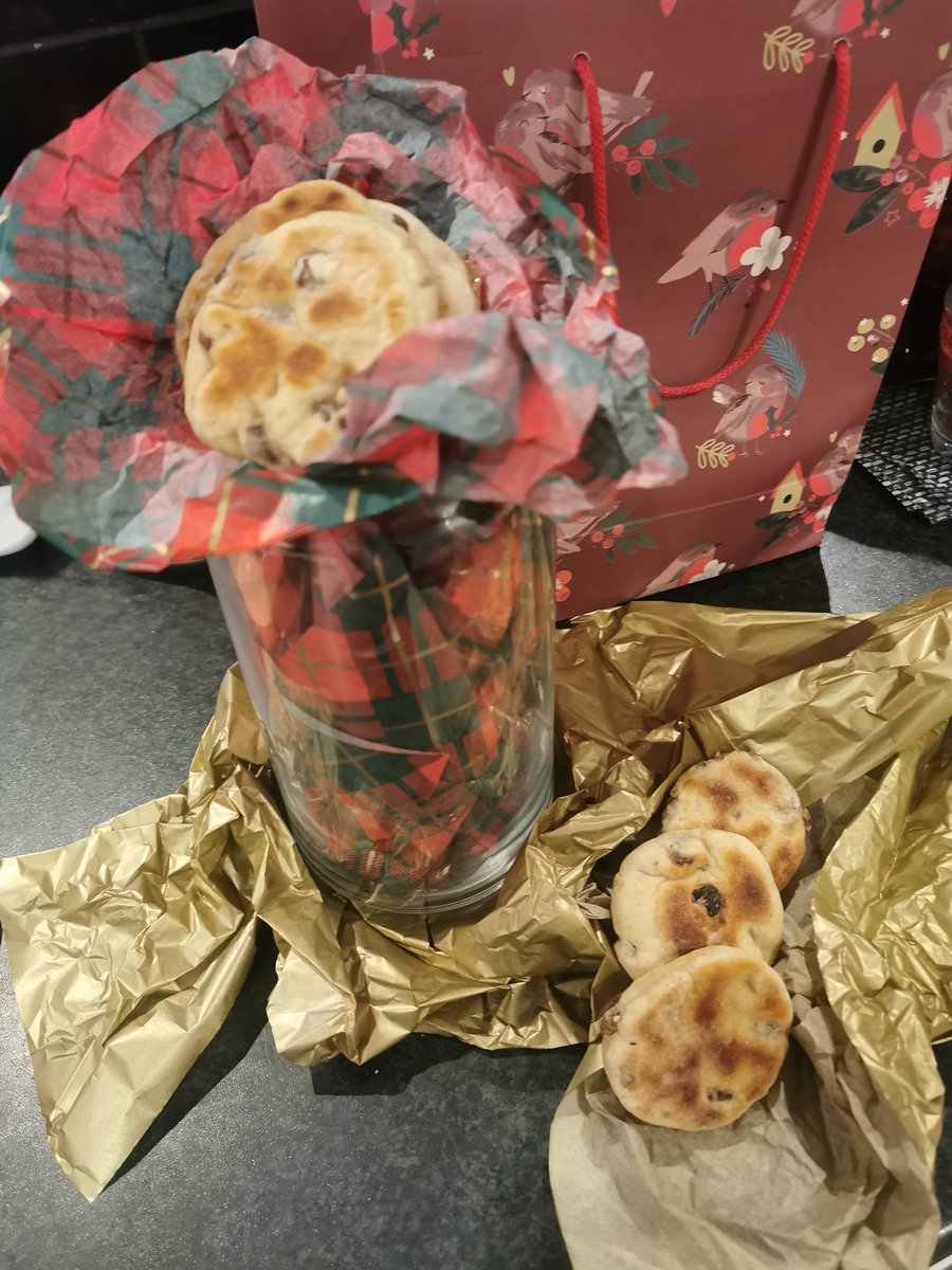 Great catch up <a href="/IszzyMakesLinks/">Iszzy (Drumchapel CLP)</a> before you finish up from <a href="/LWPmakeslinks/">LinksWorkerProgramme</a> on Friday for new horizons. Thank you for the amazing #MadeWithLove Welsh Cakes. Don't know how it happened but I've already ate 4 #lush
Best wishes in your new job, we'll miss ya but don't be a stranger.