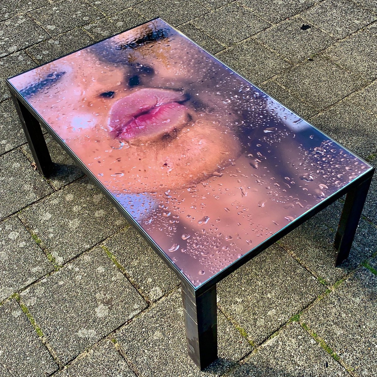thyn_sidney's tweet photo. Tot  Foto’s in 1 #tafel 🖼Altijd simpel uitwisselbaar✋Uniek en #luxe #design ook voor bestaand #meubilair ♻️

#futuredesign #custom #design #table #reclame #artgallery #reclamebureau #art #designfurniture #kantoor #inrichten #luxe #modern #marketing #brandbuilding #kus #sexy https://t.co/FGADps36SZ
