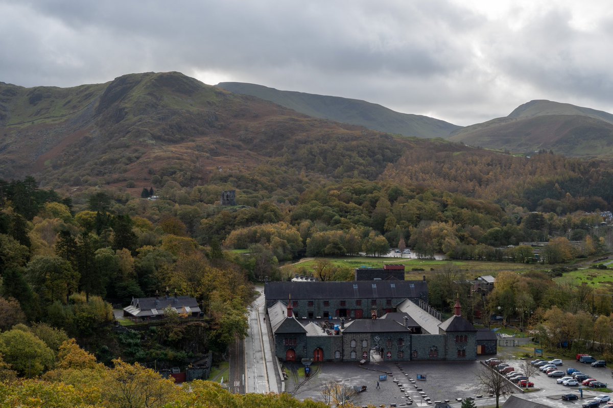 RhCadwaladr's tweet photo. Lliwiau anhygoel #chwarel Vivien, chwarel Dinorwig, #llanberis yn yr hydref @S4Ctywydd @AmgueddfaLechi @unesco553 #safletreftadaethybyd https://t.co/fdvU4VchRt