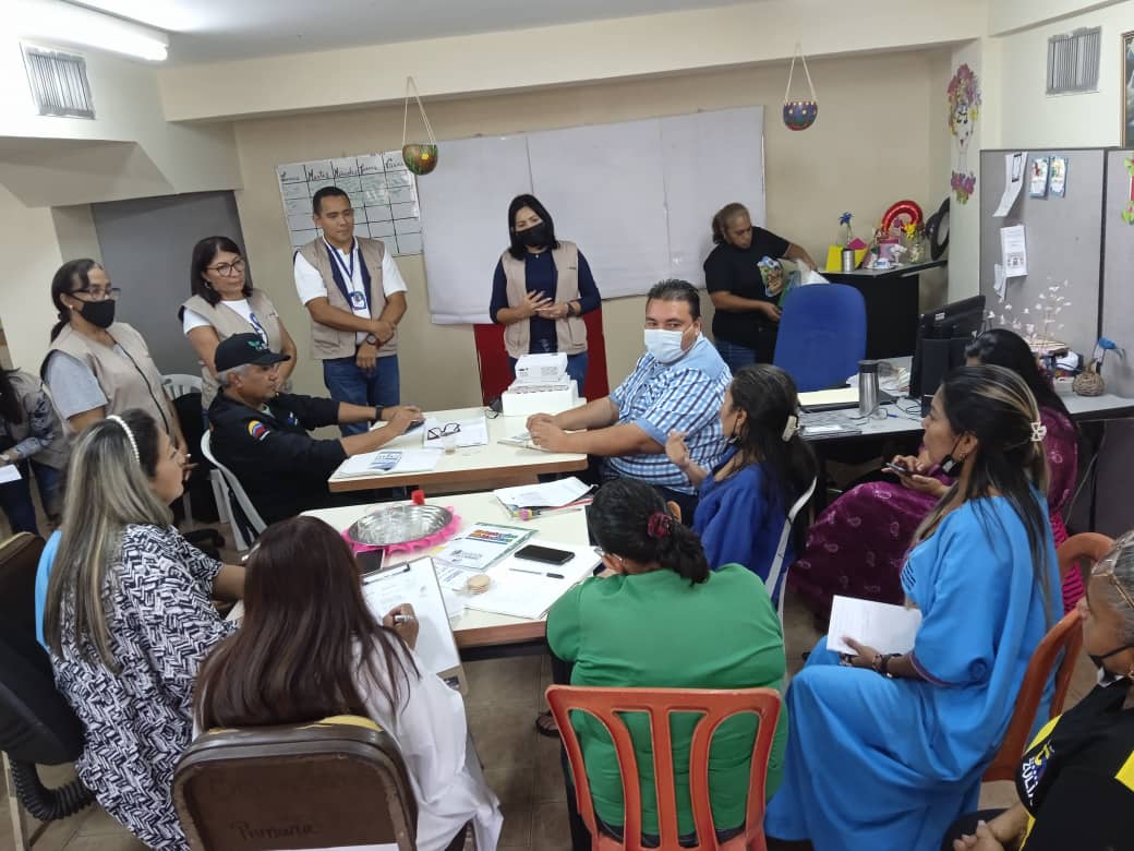 Ayer por instrucciones de la Jefa de Zona Educativa la Licda. Penélope González, se realizó una mesa de trabajo con la ASEINC, donde se dió a conocer el diseño, implementación y ejecución de los programas Educativos, Psicosociales y Nutricionales que brindan esta organización.