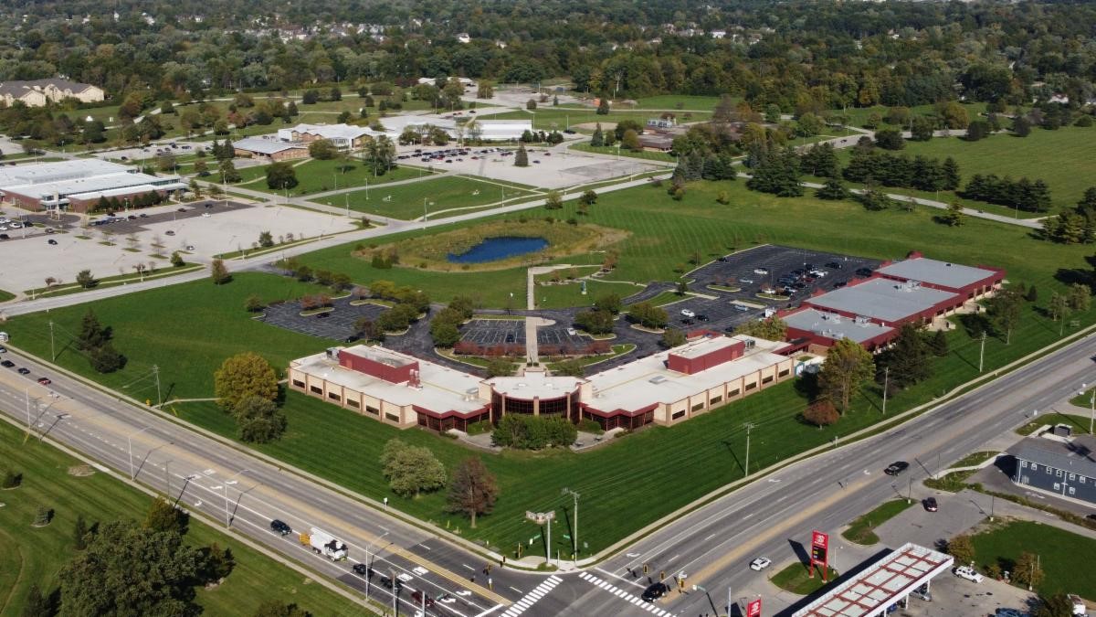 Office Space For Lease!
◾ 100 - 5,577 SF available
◾ 2 buildings on 55 acre Innovation Park campus
◾ Emerging growth center off Stellhorn Rd

Contact Ian Deiser, MICP, at 260.452.5153 or ian@naihb.com today if interested!
bit.ly/3DRbAGJ