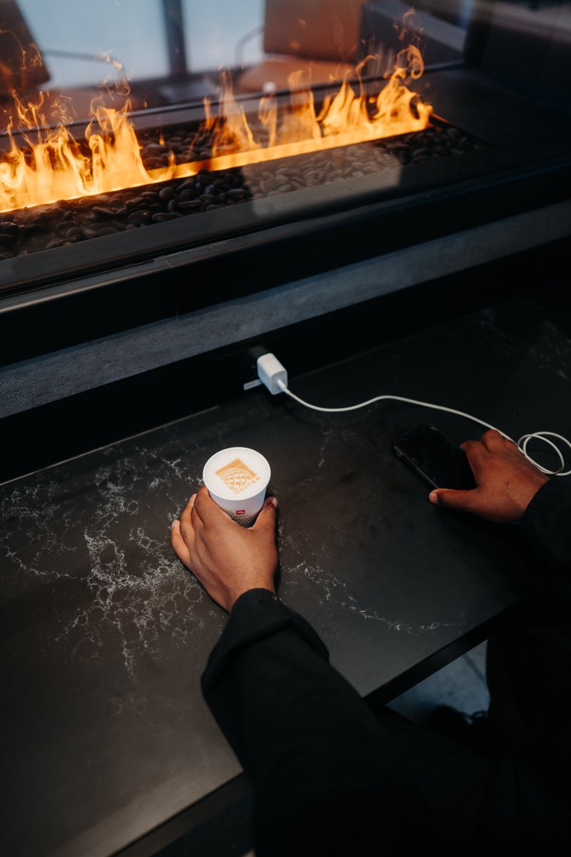 united's tweet photo. Grab and... go! ✈️  
Check out United Club Fly, our newest club in @DENAirport, where there's no checkout! Members can just quickly grab pre-packaged snacks and drinks and head right to their flight. There's also a next-level coffee bar. ☕️ https://t.co/QIdAkm4CBi