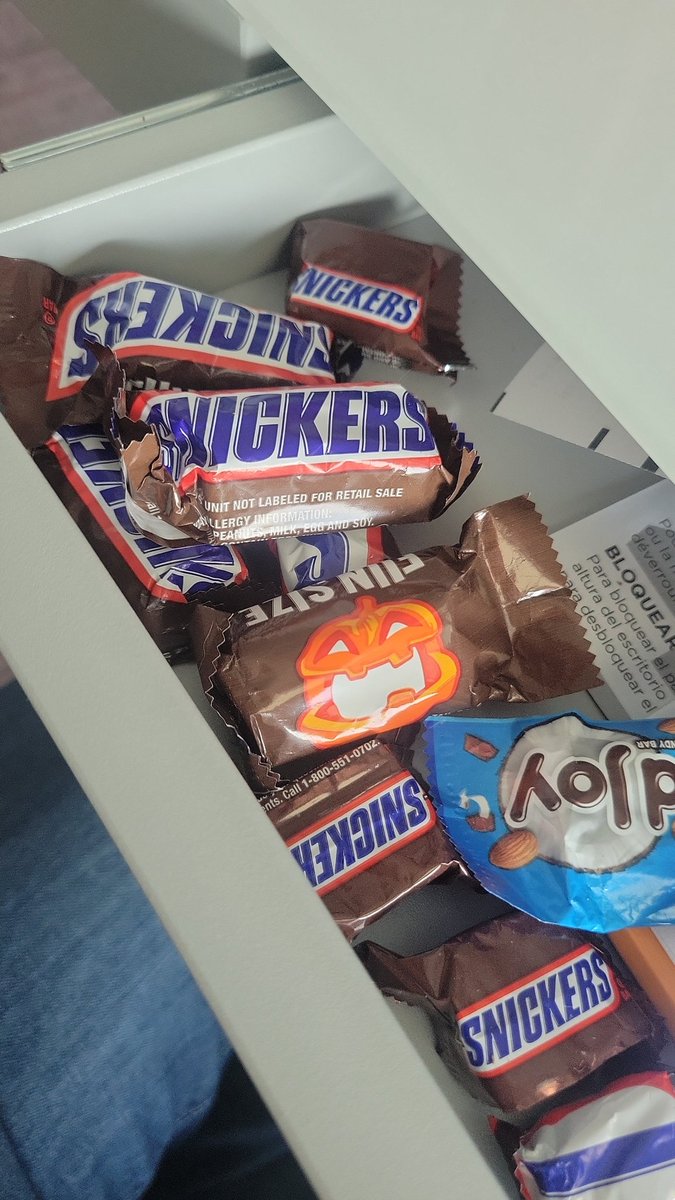 cloudy_chrissy's tweet image. How old were you when you realized none of the candy is poisoned, it&apos;s just parents getting their favorites from your haul?