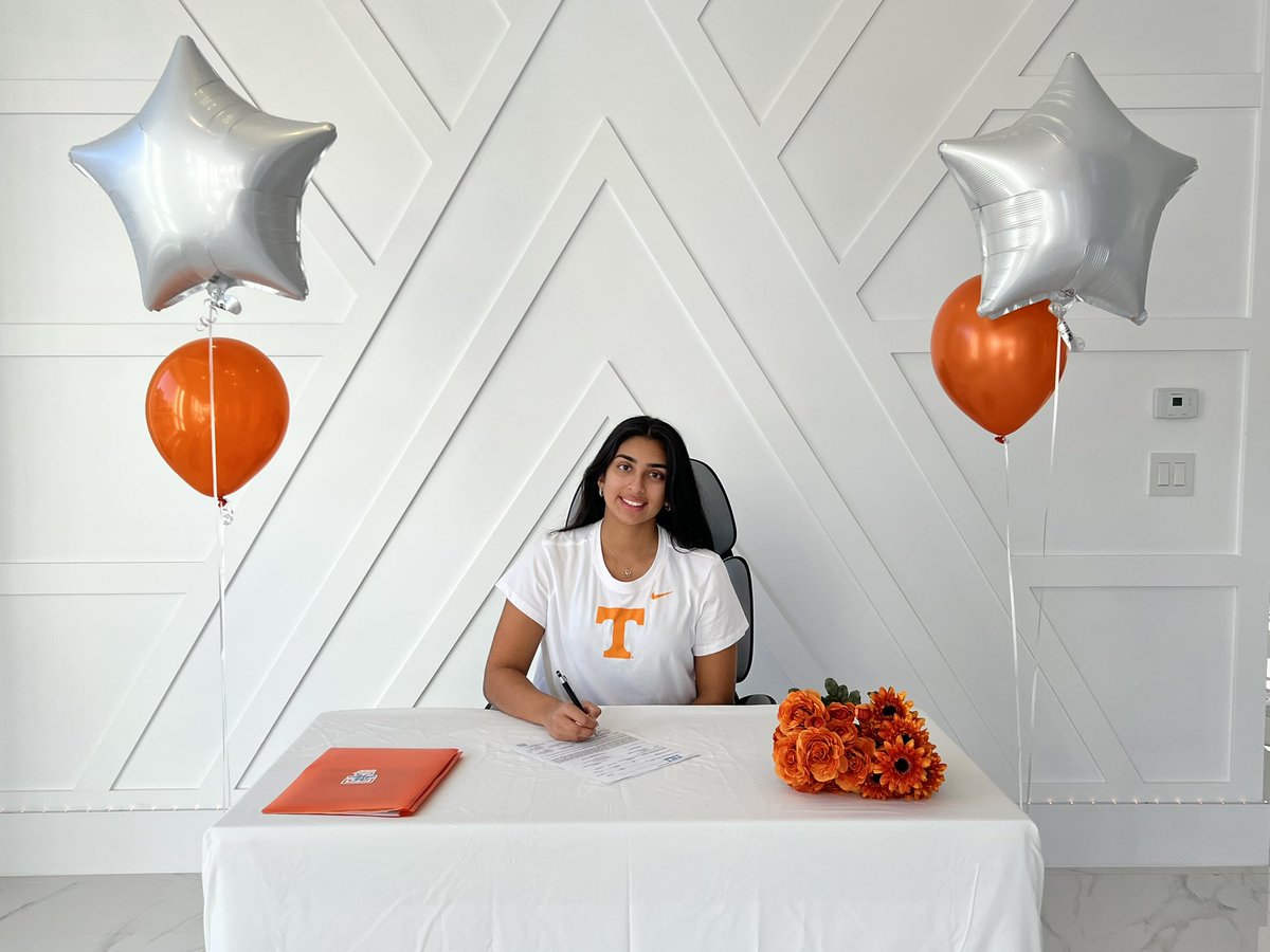 Excited to announce I will be continuing my golfing journey with The University of Tennessee! Thank you @dianaccantu and @NicRobinson6 for giving me this amazing opportunity. Go Vols🧡🤍