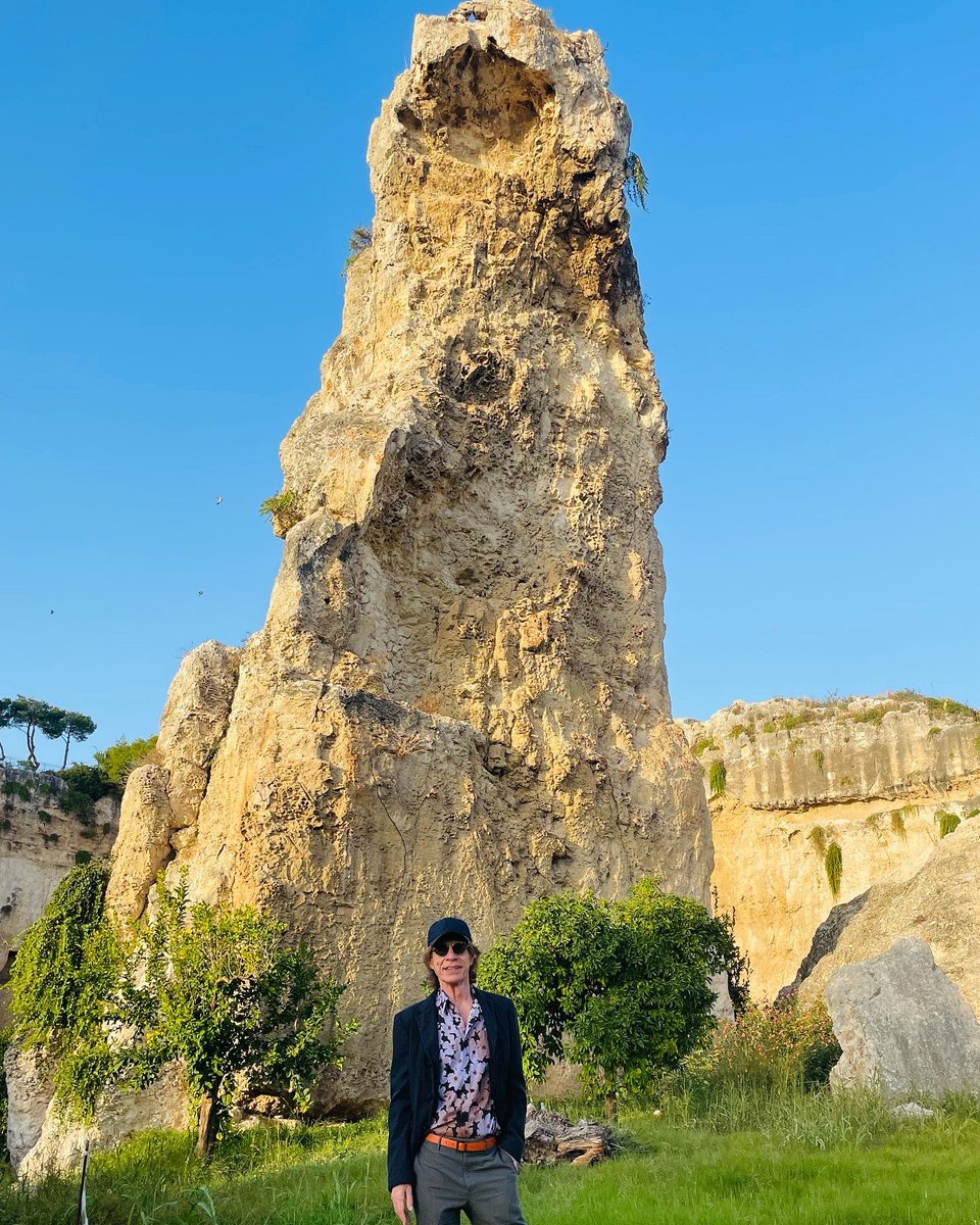 MickJagger's tweet photo. Relaxing in Italy after some songwriting time! https://t.co/OL63KwnCwD