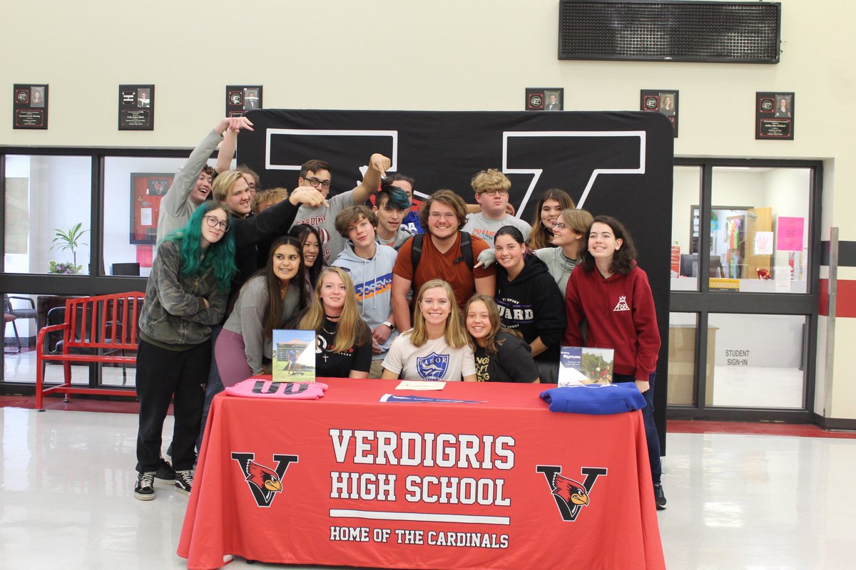 BaileyBynum5's tweet photo. It’s officially official… I’m a Tabor Bluejay! #2023jays excited for the future. @TaborSoccer https://t.co/xlYnFj6FoJ