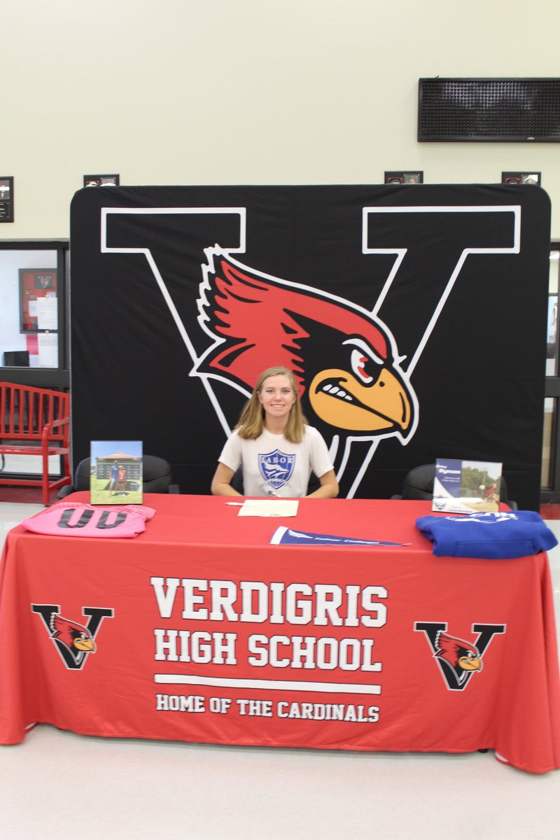BaileyBynum5's tweet photo. It’s officially official… I’m a Tabor Bluejay! #2023jays excited for the future. @TaborSoccer https://t.co/xlYnFj6FoJ