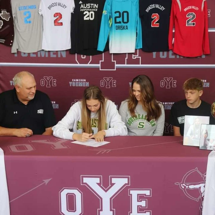 UWTDN's tweet photo. Congratulations to my beautiful, smart, and talented daughter, Ainsley Driska, who signed her National Letter of Intent in front of family, teammates, coaches, administration, and friends with Southeastern Louisiana University #YoeNation #YPND #LionUp https://t.co/8smYeM5zmo