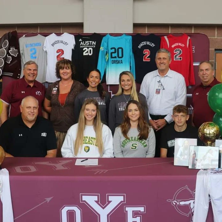UWTDN's tweet photo. Congratulations to my beautiful, smart, and talented daughter, Ainsley Driska, who signed her National Letter of Intent in front of family, teammates, coaches, administration, and friends with Southeastern Louisiana University #YoeNation #YPND #LionUp https://t.co/8smYeM5zmo