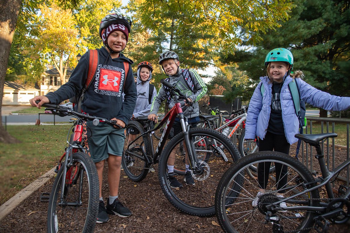 As the days get shorter and the evenings grow darker, it is important for families and students to take extra safety measures for traveling home from school in the evening. See our tips for safe walking, biking, and busing home from school. bit.ly/3huBt7w