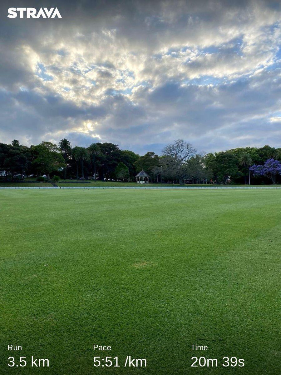 paulredfern's tweet photo. Ran barefoot laps on the grass this morning 👣🌱 Enjoyed the effortlessness of just exercising and moving with no equipment! Laps and barefoot both a lot harder though 😅 https://t.co/aHWFiScYiu