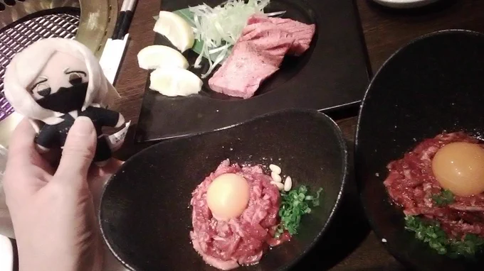 「肉だ!」「ここ、あったかい」「へんな色」今日は健康のことなど考えません。明日、地球が滅びるかもしれないのに、コレステロールなんて・・「こうかいしても知らないぞ」 