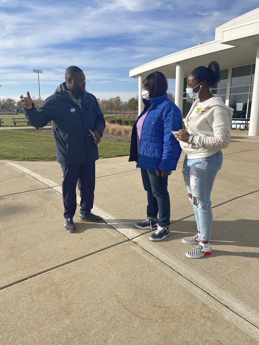 21Mosley's tweet photo. Yesterday was great! I had a great #electionday2022 I was able to visit so many precincts in our ward to spread the word about my campaign and thank our neighbors for getting out and voting! #TeamMosley #RunWithRonnie #21stward #yournextalderman #RonnieMosley #RLM22 https://t.co/ehyBZvBeXN
