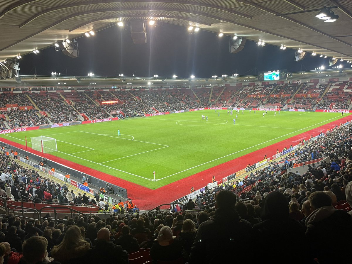 Remind me why I’m here on a Wednesday, watching my team lose to… Wednesday? #saintsfc