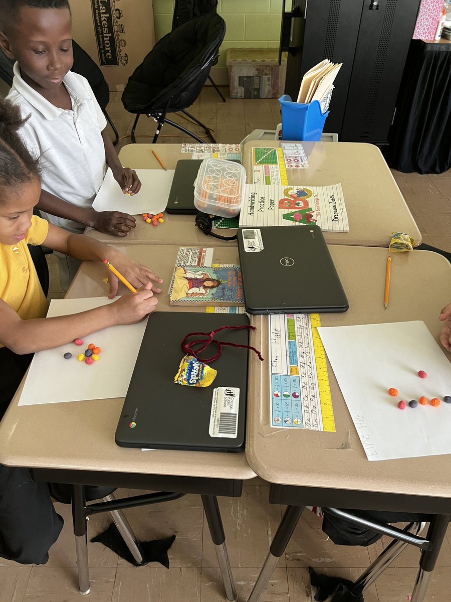 Nerds math! #makingarrays <a href="/TiltonSTEM/">Tilton Elementary</a>