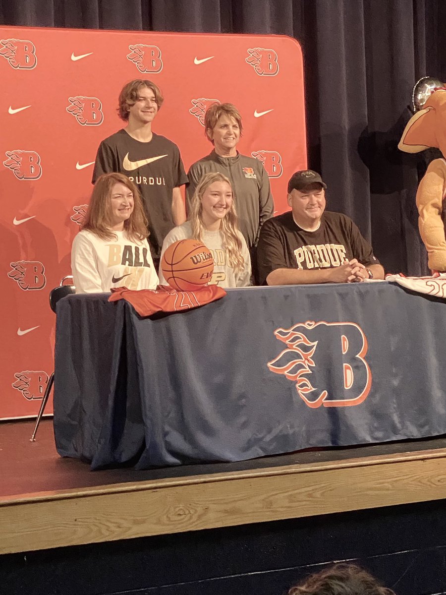 Lady Blaze Hoops tweet media