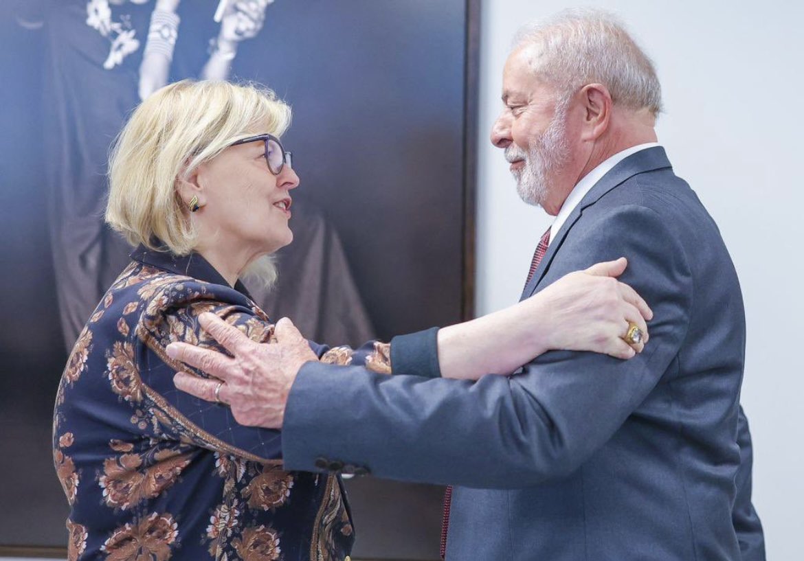 Lula e Rosa Weber! Poderes independente e HARMÔNICOS, como reza a constituição! Aos pouquinhos as coisas vão voltando pro eixo! 🥰