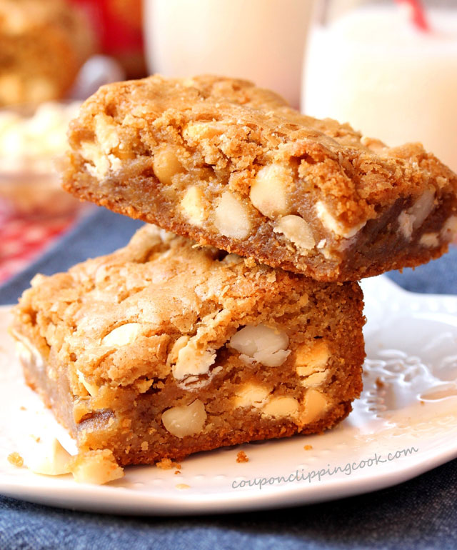 CouponClipnCook's tweet photo. WHITE CHOCOLATE, MACADAMIA NUT, AND BISCOFF COOKIE BUTTER BLONDIE BROWNIES!  For the printable recipe: https://t.co/n5duCd8EhU https://t.co/NCewPpH6QQ