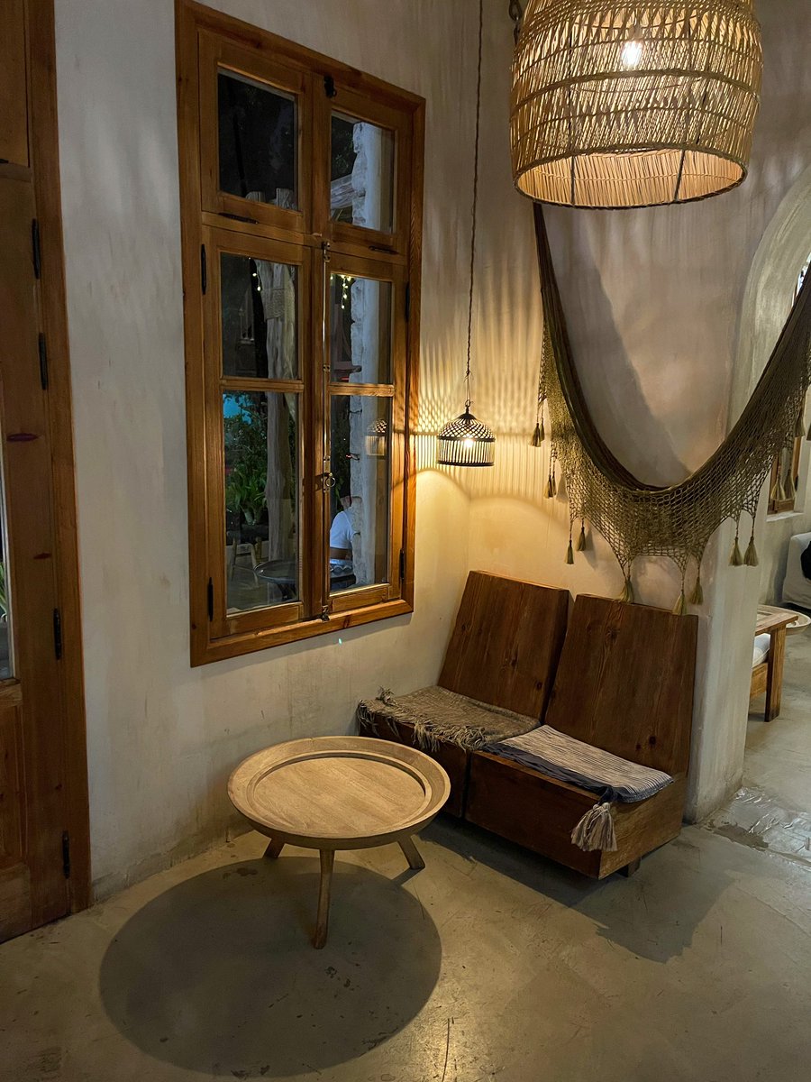 أن نستعير من الظل خفّته، الفجر طمأنينته، الشروق دهشته، النسيم أُلفته، المنزل دفئه، الجذر قوّته، الغصن مرونته، العاصفة إصرارها، الغيم عطائه، الغيث وصوله، النهر عبوره، والسماء سِعتها