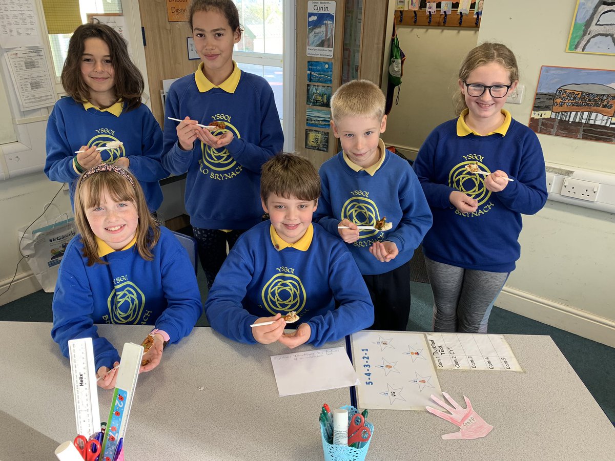 BroBrynach's tweet photo. Cynin class thoroughly enjoyed cooking a Qatari traditional dish called Machboos this afternoon whilst learning more about the location of the Football World Cup #cooking #machboos #tasty 🇶🇦⚽️🏴󠁧󠁢󠁷󠁬󠁳󠁿 https://t.co/zNGU9UnU28