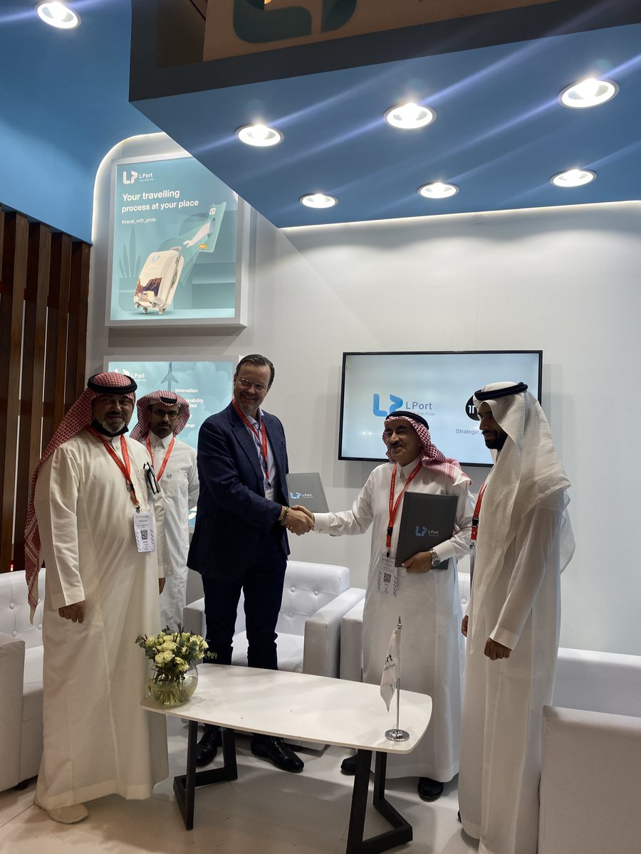 Lport_sa's tweet photo. Our participation on the end day of #SAE2022 to show and provide the latest unique solution that improve the aviation field and customer experience of passenger with our strategic partner Ink Innovation.

#travel_with_pride https://t.co/qPVt4TJsHT