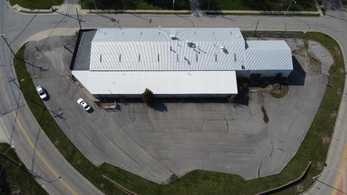 Industrial Space For Sale!
◾ 16,785 SF on 1.19 AC
◾ Fully leased!
◾ Open bay spacing

Contact Ian Deiser, MICP, at 260.452.5153 or ian@naihb.com if interested!
bit.ly/3fPoLQq