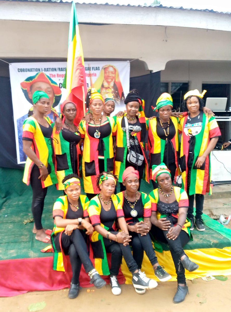 Moveonemoveall's tweet photo. Daughters of ZION keep the fayaaaaah 🔥🔥🔥🔥🔥 burning #ColorsOfUnity https://t.co/BKidg4E7Oi