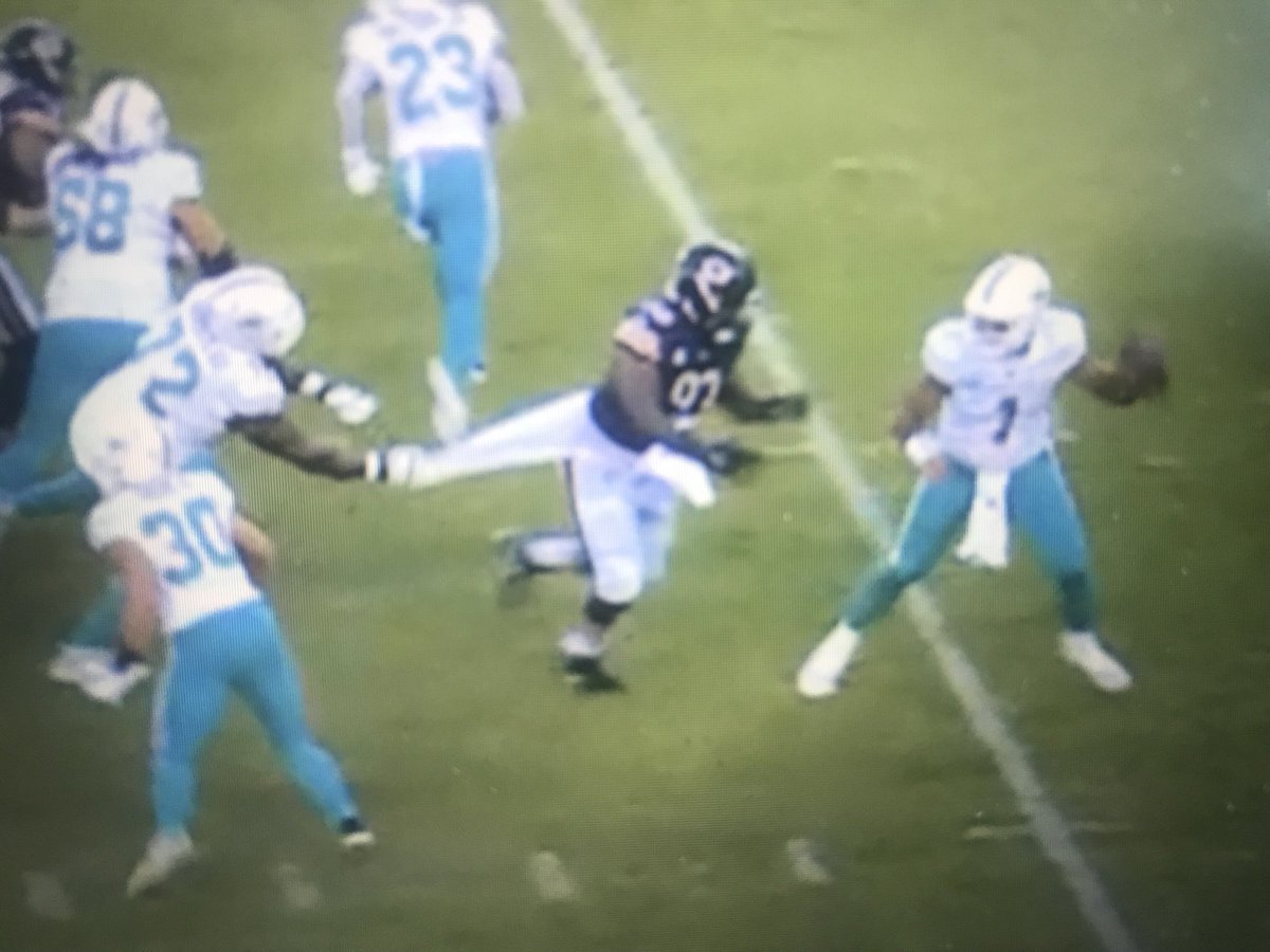 LarryMayer's tweet photo. Rewatching last Sunday’s game this morning, and this happened one snap before Eddie Jackson was penalized for PI. No flag for holding on this play! https://t.co/SiPtesDurL