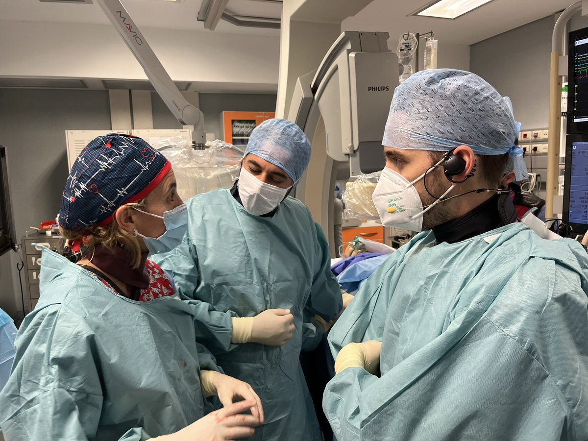 DamianoRegazzo1's tweet photo. Happy operators, happy patient! @beavaquerizo, @sjorge4 and @AntonioMangieri provided best in class rotational Atherectomy followed by DCB (@conceptmedicals MagicTouch) and brand new DES (@ElixirMed DynamX)! IVUS by @ChadiGhafari. Challenging cases from @tobicongress 2022! https://t.co/GlLvyfeuri