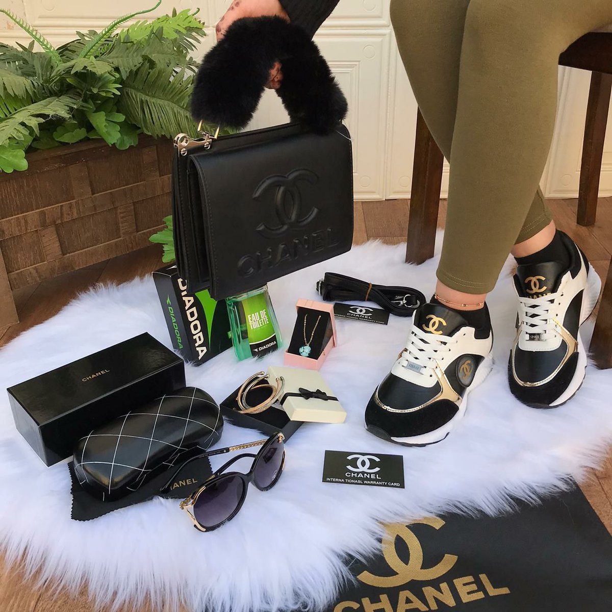 *عروض جديده*
شنطه شانيل  👜
مع كيس شانيل🛍
مع  سلسال القمر 💎
مع ٣ اساور بعلبه فخمه
مع عطر نسائي ريحة ممتازه ١٠٠ مل💐
مع شوز شانيل⛸
المقاسات من 36 الى 41
مع نظارة شانيل بكافة ملحقاتها 🕶

*السعر 👈🏻1000﷼ فقط*🌹