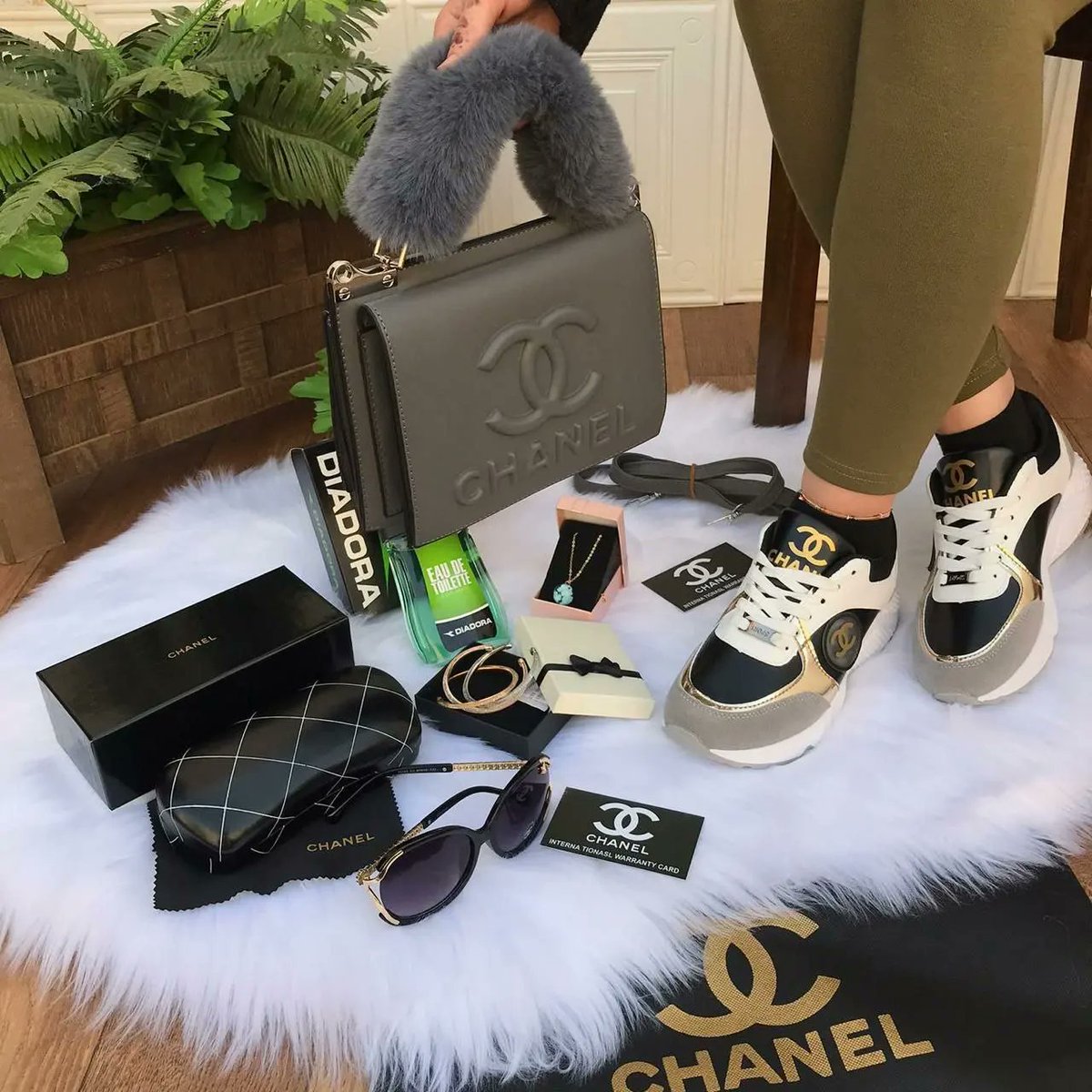 *عروض جديده*
شنطه شانيل  👜
مع كيس شانيل🛍
مع  سلسال القمر 💎
مع ٣ اساور بعلبه فخمه
مع عطر نسائي ريحة ممتازه ١٠٠ مل💐
مع شوز شانيل⛸
المقاسات من 36 الى 41
مع نظارة شانيل بكافة ملحقاتها 🕶

*السعر 👈🏻1000﷼ فقط*🌹