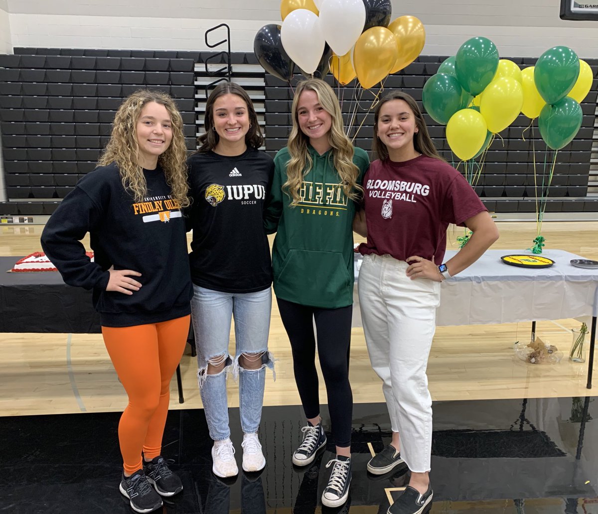 _lindscastillo's tweet photo. Officially a Jaguar! ✍🏼 #NationalSigningDay ⚽️ https://t.co/SxoQyhpWnt