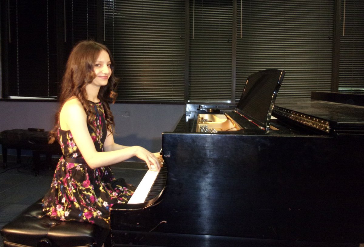 "Blossom James-Montano, a junior neuroscience major, focused on her music minor at the most recent Fridays @ 5 event, where she performed Chopin's Mazurka in A minor, Op. 17 No. 4. (Greg Varner/GW Today)"

<a href="/gwucolumbian/">GW Arts & Sciences</a> #gwccas