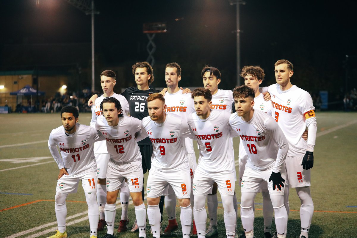 PatriotesUQTR's tweet photo. Hey @WestJet, our guys would like to have their uniforms for the @USPORTSca Men's Soccer Championship. The first game is tomorrow at 19:30 in Kamloops... Do you think we can have them by then? 😅

#GoPatsGo 🟠🟢 #GoWestJetGo ✈️ https://t.co/01E4xH2JXe