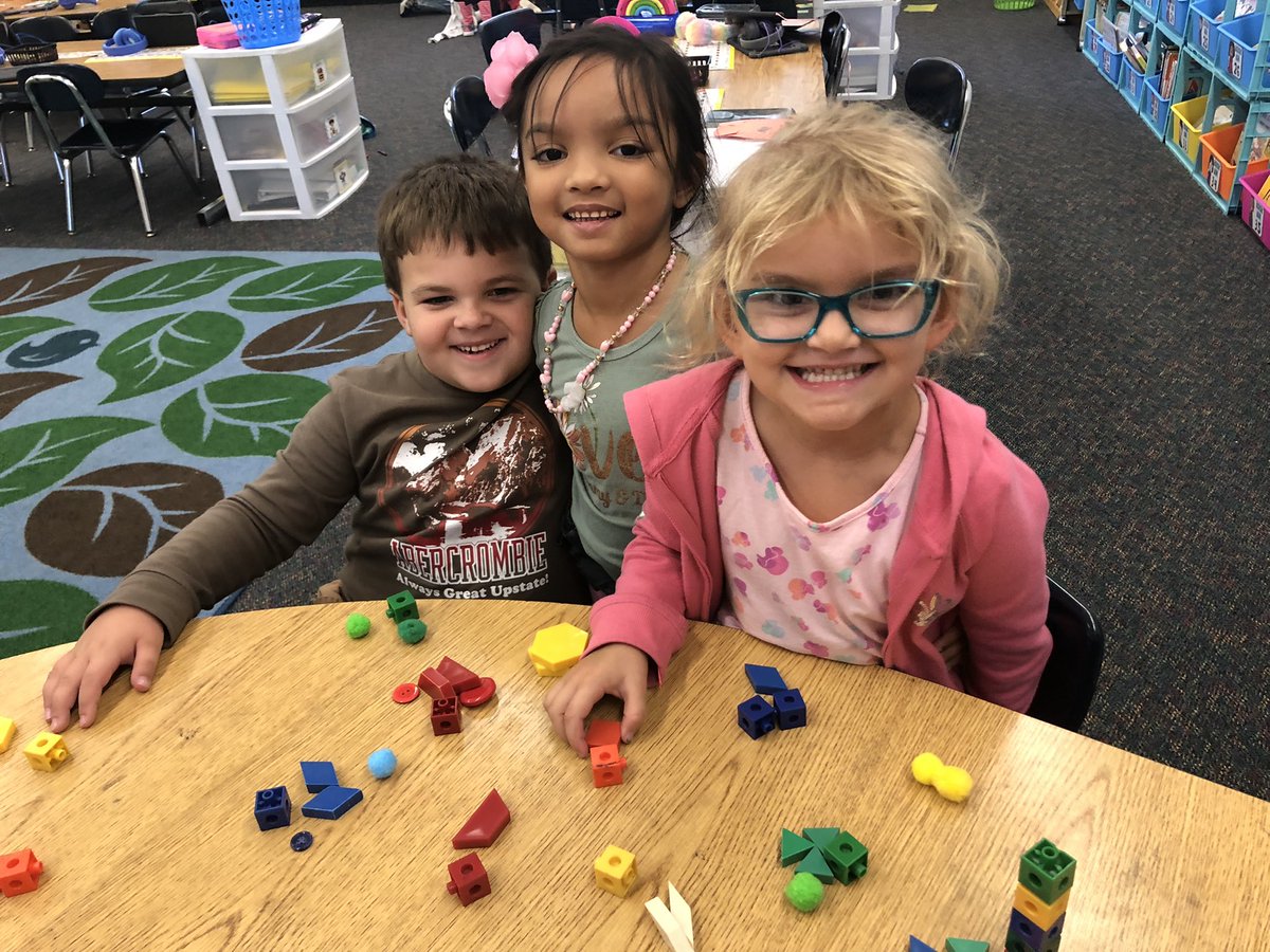 MrsHengesbach's tweet photo. @CitrusSchools @LecantoPrimary Math centers were in full swing today! #celebratelps https://t.co/Nbtp5619RW
