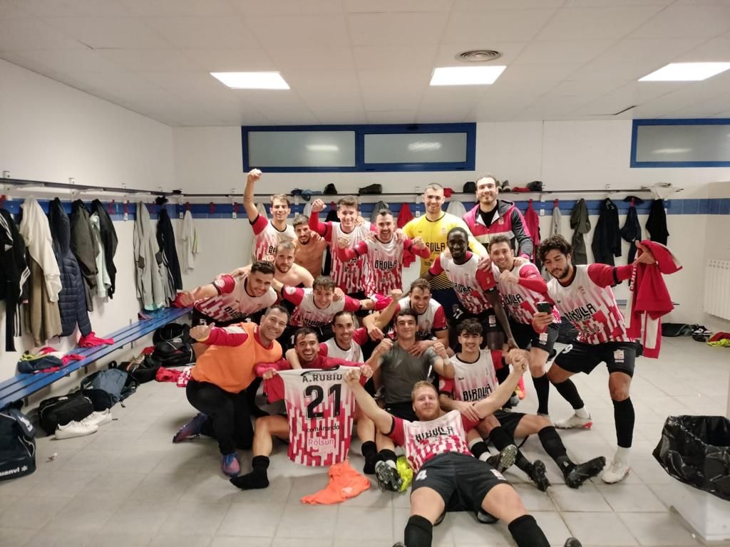 ROMEROJAVI78's tweet photo. En uno de los dias mas duros de mi vida, habeis conseguido demostrar la clase de personas que sois... OS QUIERO EQUIPO 🤍❤ Gracias por la foto... ya sabeis que no me gustan, pero hoy os lo habeis ganado!!! AUPA @CFIllueca https://t.co/I6u6WD9R3p